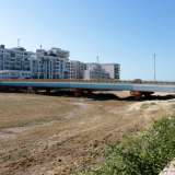 davanti a noi si apre il tratto del canale che porta fino al ponte di via Van Westerhout, praticamente alle porte dell�abitato di San Girolamo e del mare